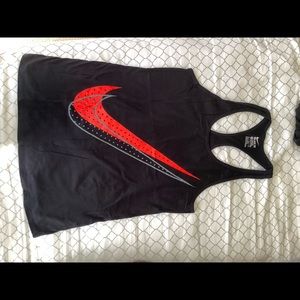 Nike Tee - Athletic Cut - size M